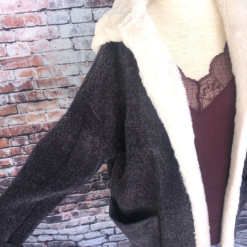 LAST ONE!! 🎉HP🎉 Cozy hooded chenille sweater - Picture 6 of 7